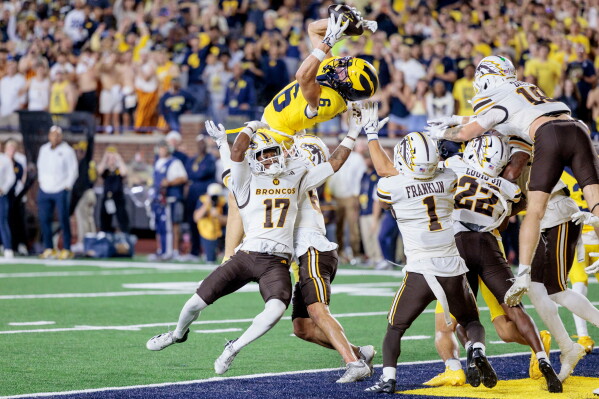 JJ Buchanan's Insane catch to save the day for the Wolverines